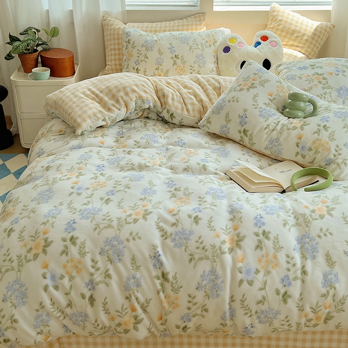 91家纺网 家纺一手货源 找家纺 三朵家纺 2023年牛奶绒小清新系列四件套 漫步花丛