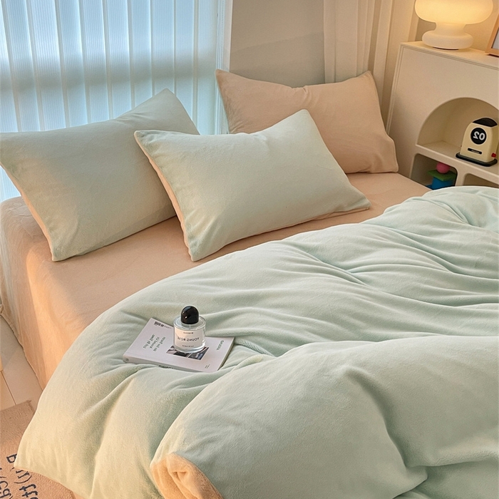 91家纺网 家纺一手货源 找家纺 古吉梦 2023新款牛奶绒纯色双拼（跑量款）四件套 清澈蓝+香槟