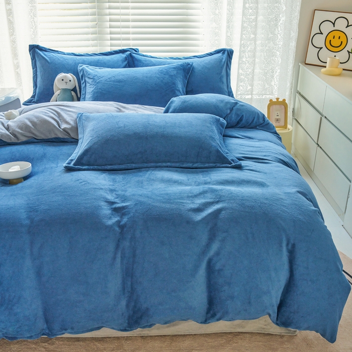 91家纺网 家纺一手货源 找家纺 慕晨纯色牛奶绒法莱绒拼色三四件套单被套 宾利蓝+浅灰