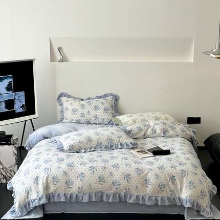 91家纺网 家纺一手货源 找家纺 美乐迪家纺 2023新款花边款立体雕花绒四件套 温妮—蓝