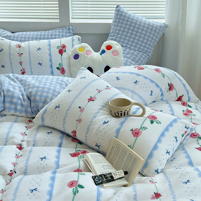 91家纺网 家纺一手货源 找家纺 三朵家纺 2023年牛奶绒小清新系列四件套 星野玫瑰