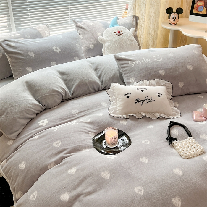 91家纺网 家纺一手货源 找家纺 顾里家纺 2023新款ins少女保暖牛奶绒四件套第二批 笑脸爱心