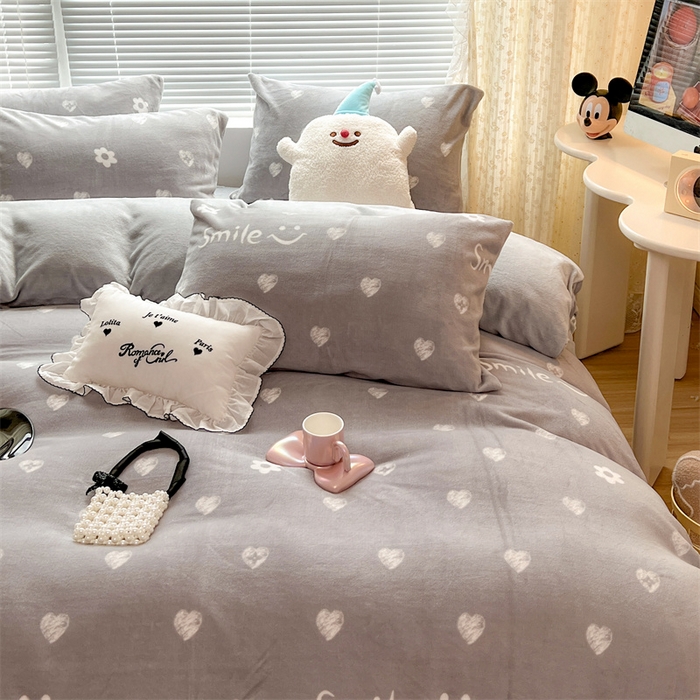 91家纺网 家纺一手货源 找家纺 顾里家纺 2023新款ins少女保暖牛奶绒四件套第二批 笑脸爱心