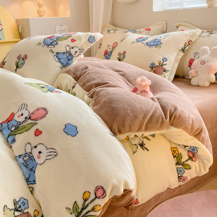 91家纺网 家纺一手货源 找家纺 沐慕 2024新款牛奶绒加厚保暖卡通印花四件套 花丛兔兔