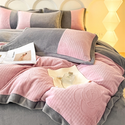 91家纺网 家纺一手货源 找家纺 （总）2023 索飞特 新款牛奶绒轻奢宽边刺绣四件套-茉莉系列