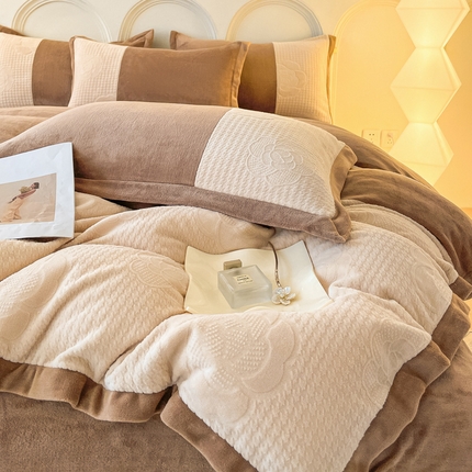 91家纺网 家纺一手货源 找家纺 （总）2023 索飞特 新款牛奶绒轻奢宽边刺绣四件套-茉莉系列