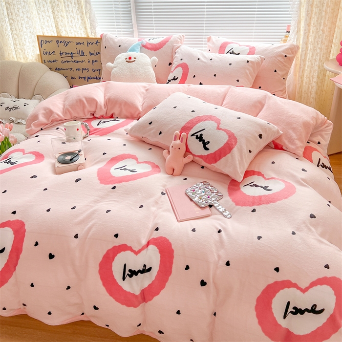 91家纺网 家纺一手货源 找家纺 顾里家纺 2023新款ins少女保暖牛奶绒四件套第二批 粉心气泡