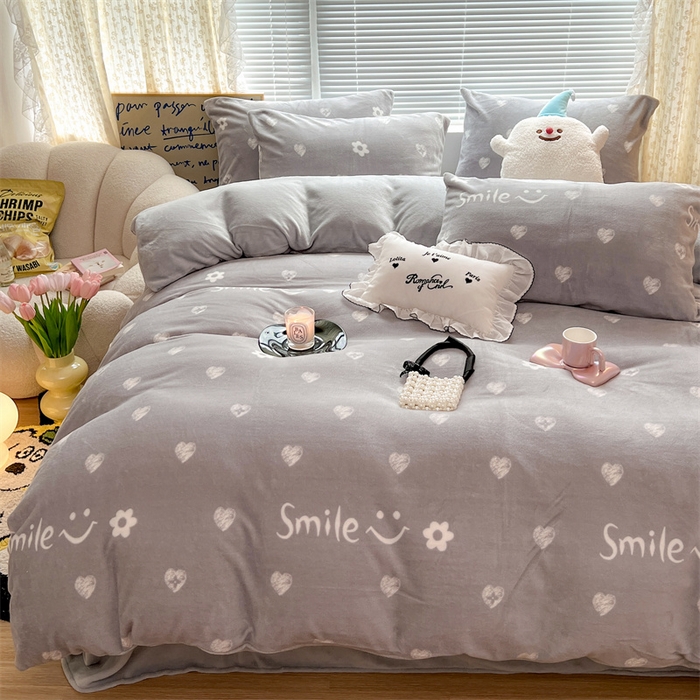 91家纺网 家纺一手货源 找家纺 顾里家纺 2023新款ins少女保暖牛奶绒四件套第二批 笑脸爱心