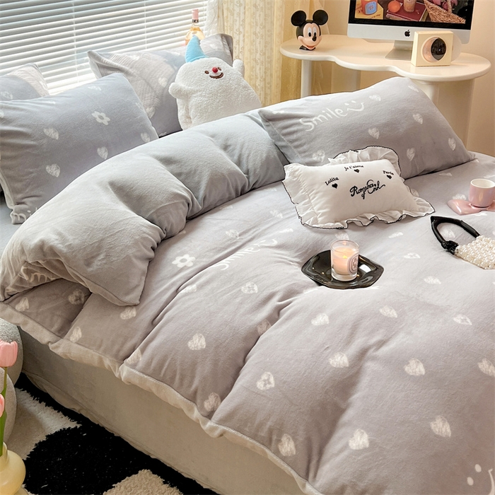 91家纺网 家纺一手货源 找家纺 顾里家纺 2023新款ins少女保暖牛奶绒四件套第二批 笑脸爱心
