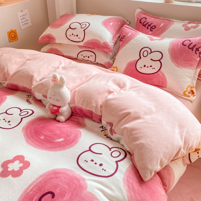 91家纺网 家纺一手货源 找家纺 沐慕 2024新款牛奶绒加厚保暖卡通印花四件套 爱心粉兔