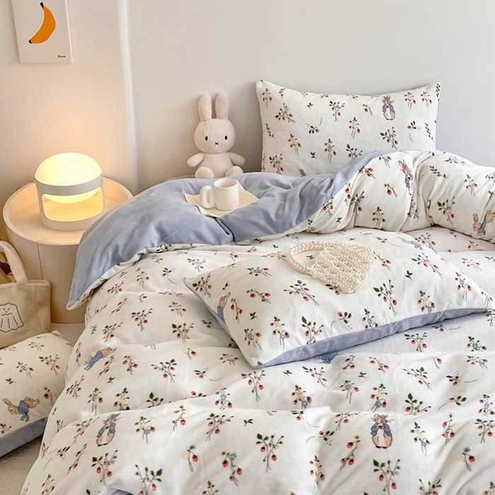 91家纺网 家纺一手货源 找家纺 潘朵拉 2023新款秋冬ins韩系牛奶绒印花四件套 枝叶小兔