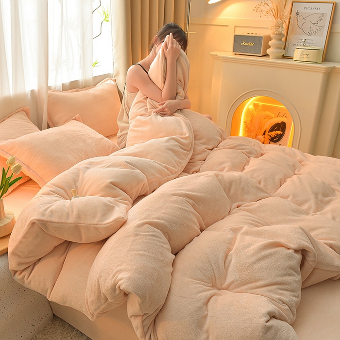 91家纺网 家纺一手货源 找家纺 简爱2025新款纯色双拼牛奶绒四件套被套（跑量款）直播 奶油色