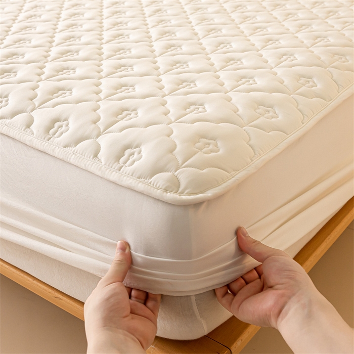 91家纺网 家纺一手货源 找家纺 慕色家纺 2023新款防水大豆夹棉床笠 向阳花-奶昔白