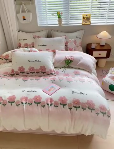 91家纺网 家纺一手货源 找家纺 沐慕 2024新款牛奶绒加厚保暖卡通印花四件套 寻梦