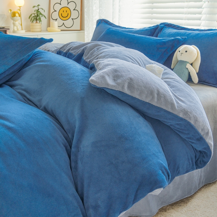 91家纺网 家纺一手货源 找家纺 慕晨纯色牛奶绒法莱绒拼色三四件套单被套 宾利蓝+浅灰