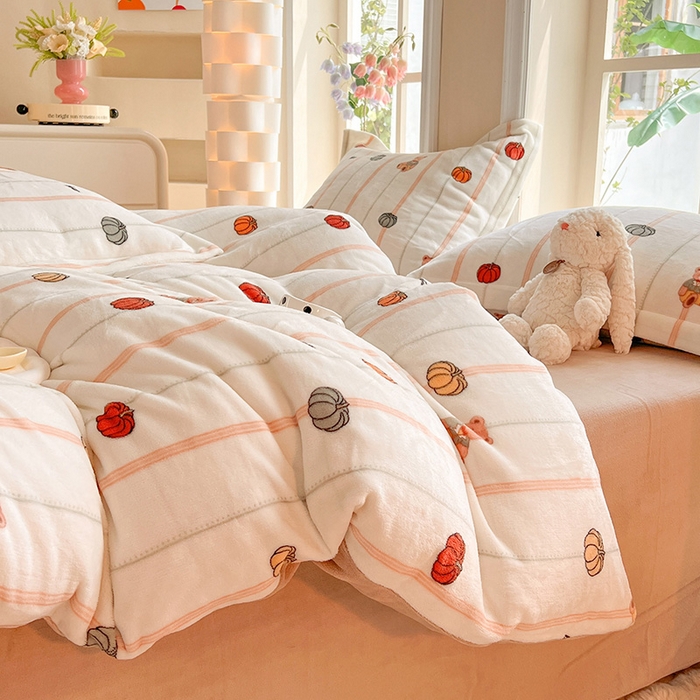 91家纺网 家纺一手货源 找家纺 妖妖家纺 2023新款牛奶绒四件套 南瓜熊