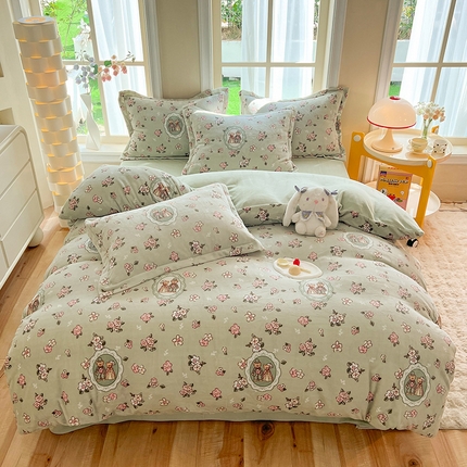 91家纺网 家纺一手货源 找家纺 妖妖家纺 2023新款牛奶绒四件套 小熊婚礼