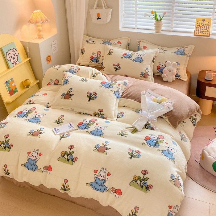 91家纺网 家纺一手货源 找家纺 沐慕 2024新款牛奶绒加厚保暖卡通印花四件套 花丛兔兔