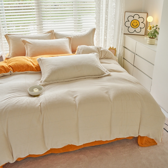 91家纺网 家纺一手货源 找家纺 慕晨纯色牛奶绒法莱绒拼色三四件套单被套 奶白+爱玛橙