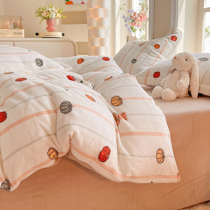 91家纺网 家纺一手货源 找家纺 妖妖家纺 2023新款牛奶绒四件套 南瓜熊