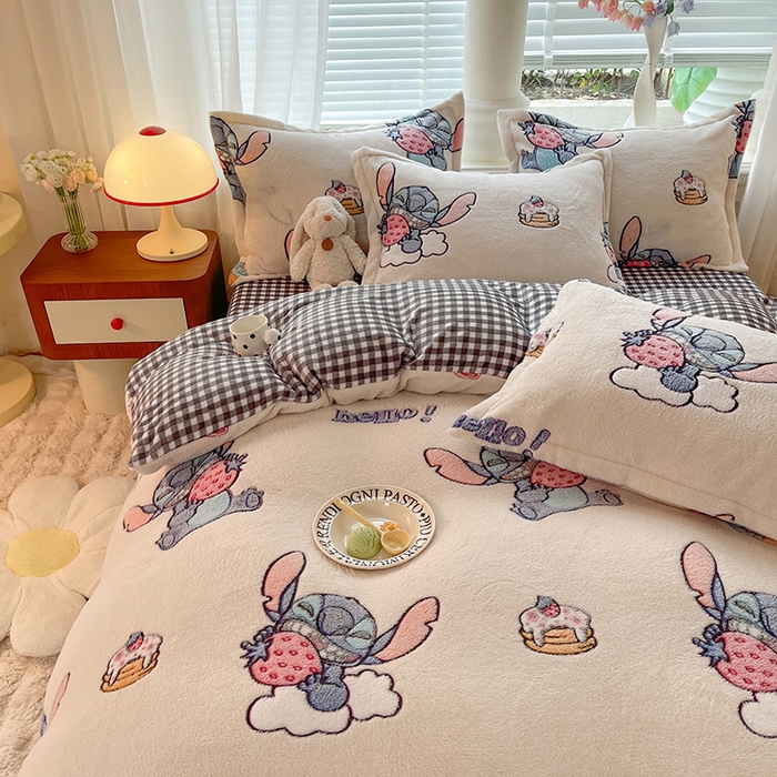 91家纺网 家纺一手货源 找家纺 妖妖家纺 2023新款妖妖雪花绒单品三四件套 活泼史迪仔