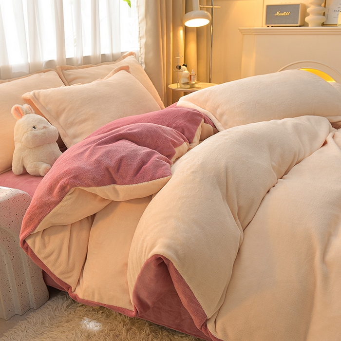 91家纺网 家纺一手货源 找家纺 简爱2025新款纯色双拼牛奶绒四件套被套（跑量款）直播 奶油豆沙