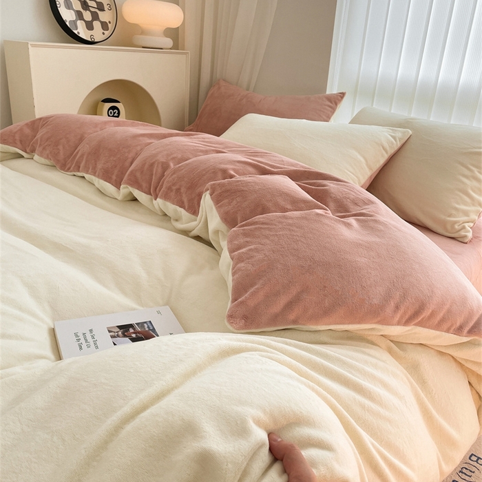 91家纺网 家纺一手货源 找家纺 古吉梦 2023新款牛奶绒纯色双拼（跑量款）四件套 奶芋色+可可粉