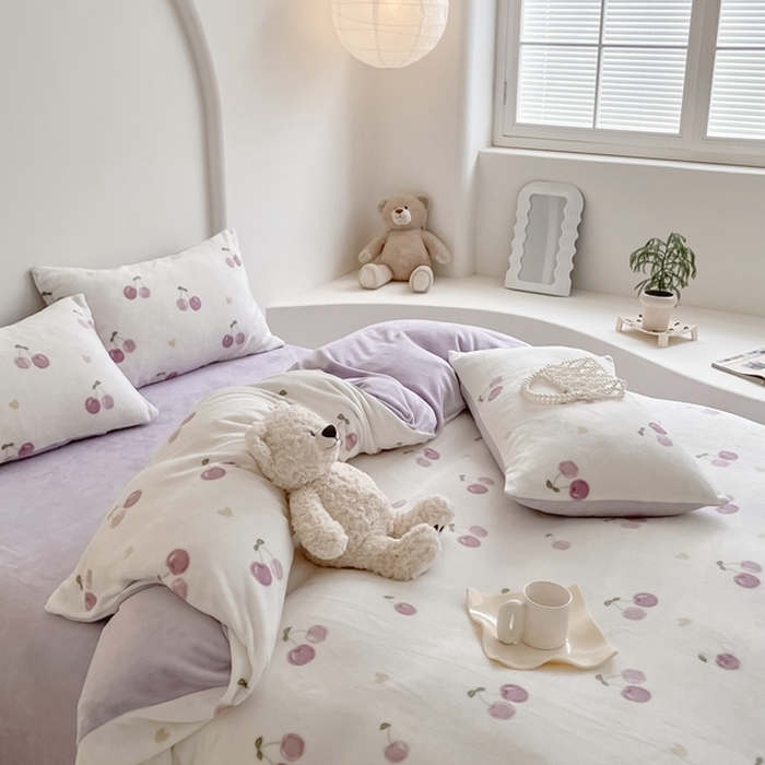 91家纺网 家纺一手货源 找家纺 潘朵拉 2023新款秋冬ins韩系牛奶绒印花四件套 紫樱桃