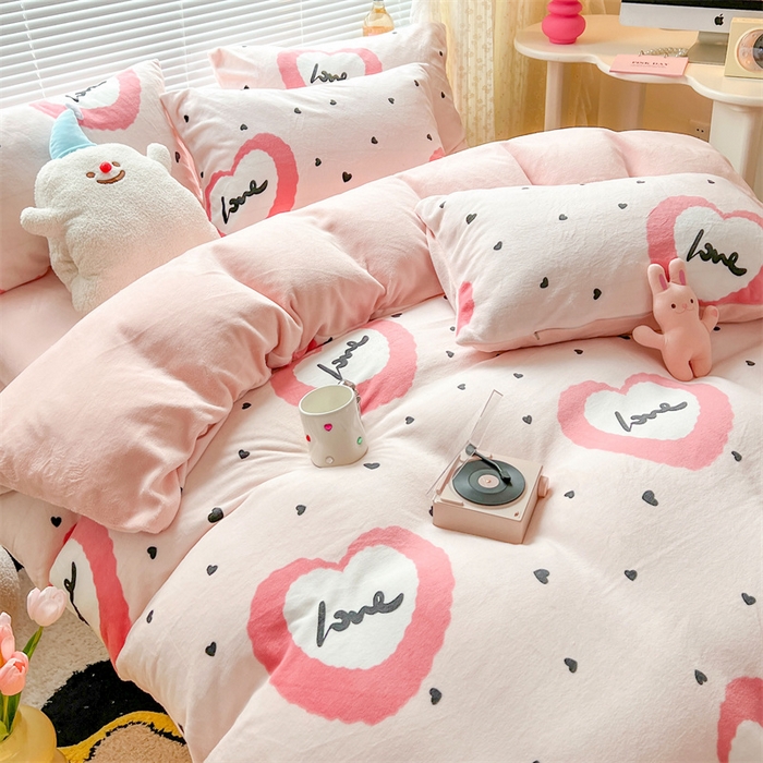 91家纺网 家纺一手货源 找家纺 顾里家纺 2023新款ins少女保暖牛奶绒四件套第二批 粉心气泡