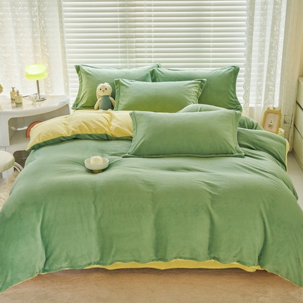 91家纺网 家纺一手货源 找家纺 慕晨纯色牛奶绒法莱绒拼色三四件套单被套 豆绿+奶黄