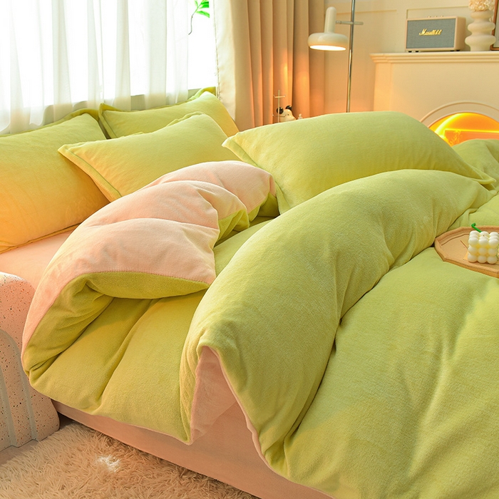 91家纺网 家纺一手货源 找家纺 简爱2025新款纯色双拼牛奶绒四件套被套（跑量款）直播 橄榄绿奶油