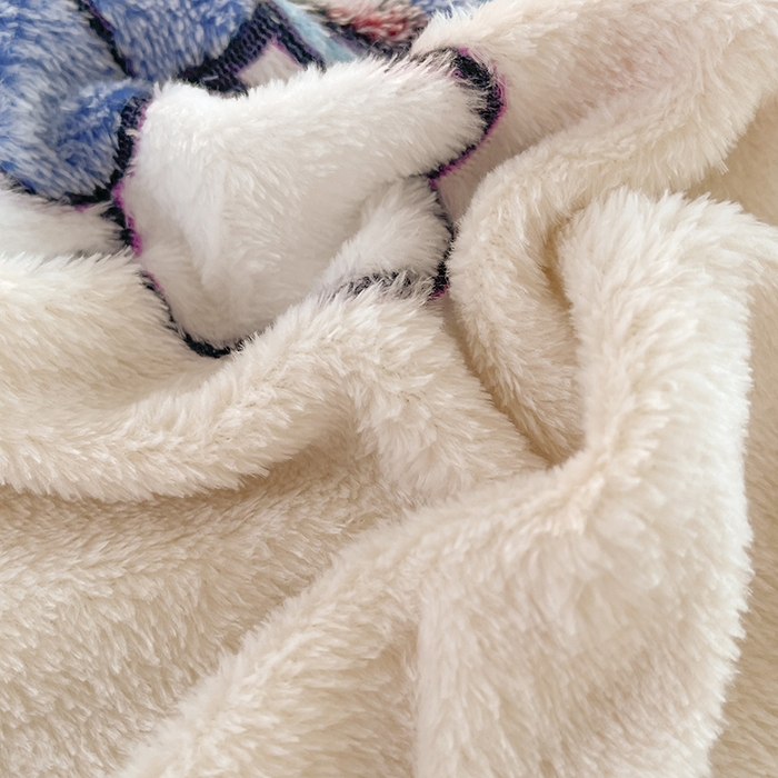 91家纺网 家纺一手货源 找家纺 妖妖家纺 2023新款妖妖雪花绒单品三四件套 活泼史迪仔