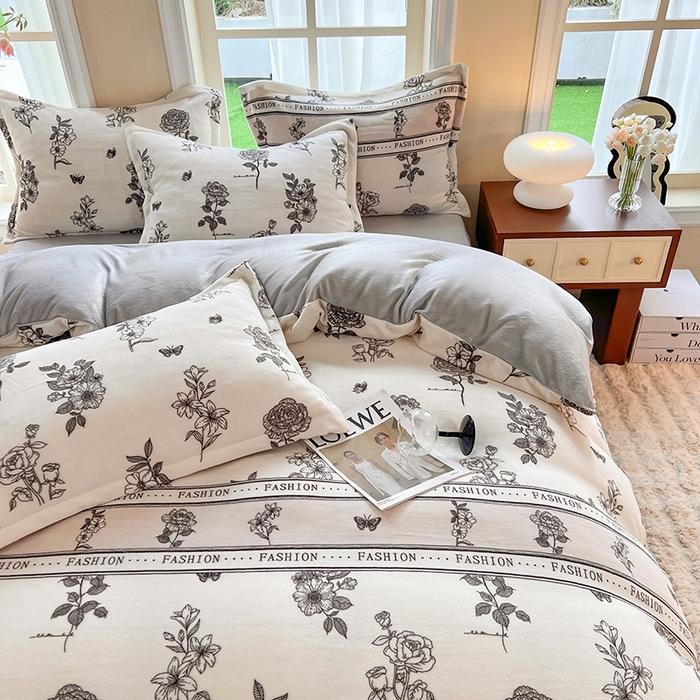 91家纺网 家纺一手货源 找家纺 妖妖家纺 2023新款牛奶绒四件套 罗意花礼