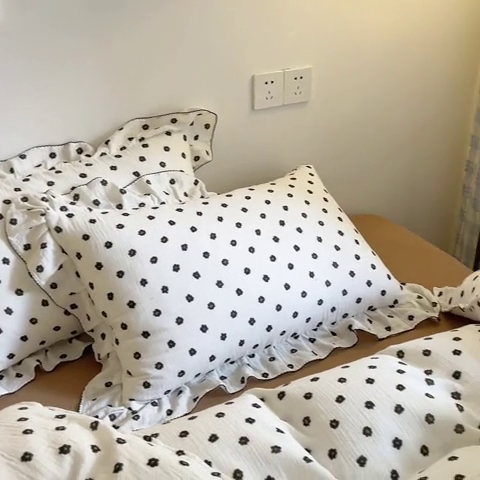 91家纺网 家纺一手货源 找家纺 淑女公社 2024新款A类水洗棉皱皱纱花边款四件套 小花朵