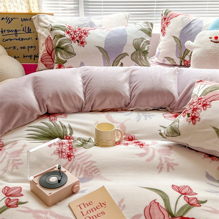 91家纺网 家纺一手货源 找家纺 顾里家纺 2023新款ins少女保暖牛奶绒四件套第二批 彼岸花