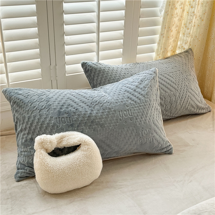 91家纺网 家纺一手货源 找家纺 古吉梦 2023新款雕花绒四件套-简爱 高级灰+香草灰