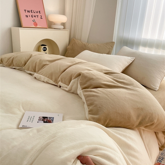 91家纺网 家纺一手货源 找家纺 古吉梦 2023新款牛奶绒纯色双拼（跑量款）四件套 奶芋色+杏仁