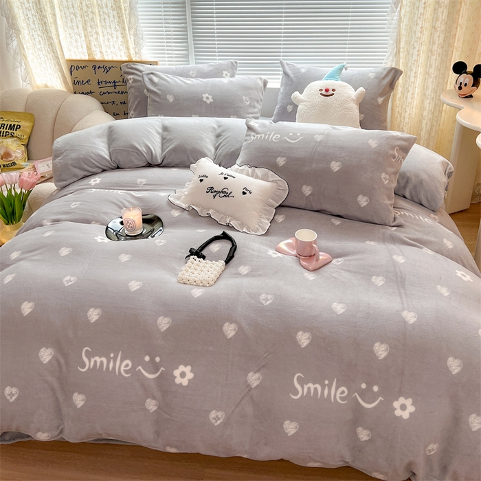 91家纺网 家纺一手货源 找家纺 顾里家纺 2023新款ins少女保暖牛奶绒四件套第二批 笑脸爱心
