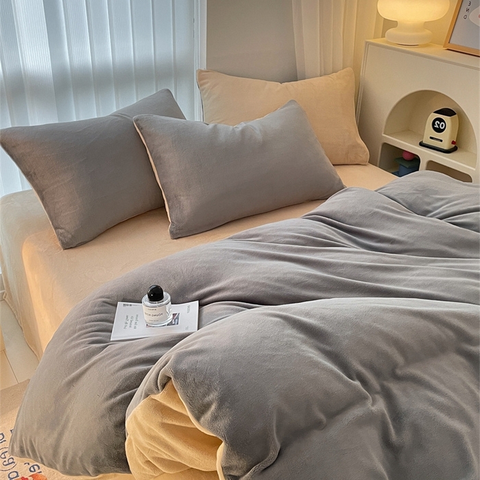 91家纺网 家纺一手货源 找家纺 古吉梦 2023新款牛奶绒纯色双拼（跑量款）四件套 经典灰+香槟
