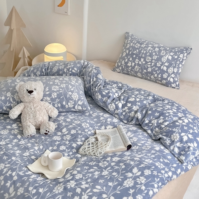 91家纺网 家纺一手货源 找家纺 潘朵拉 2023新款秋冬ins韩系牛奶绒印花四件套 蓝霖