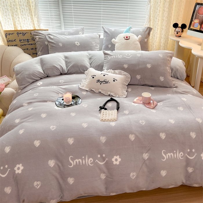 91家纺网 家纺一手货源 找家纺 顾里家纺 2023新款ins少女保暖牛奶绒四件套第二批 笑脸爱心