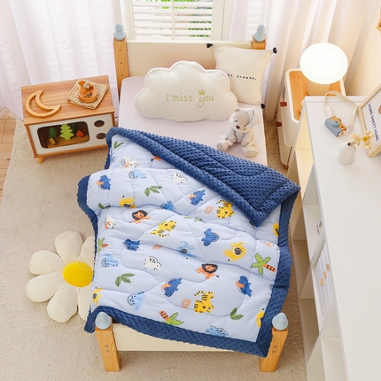 91家纺网 家纺一手货源 找家纺 嗨生活 2023年新款针织棉豆豆被儿童被单人被幼儿园被子 动物乐园