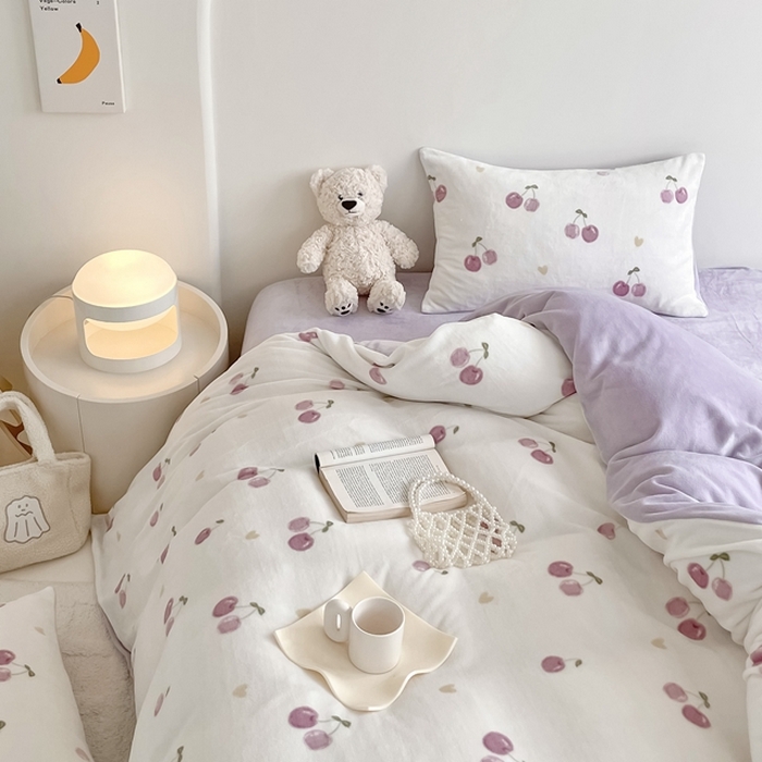 91家纺网 家纺一手货源 找家纺 潘朵拉 2023新款秋冬ins韩系牛奶绒印花四件套 紫樱桃