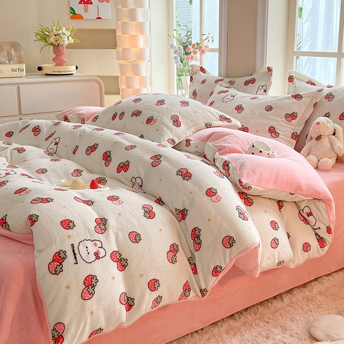 91家纺网 家纺一手货源 找家纺 妖妖家纺 2023新款牛奶绒四件套 草莓兔