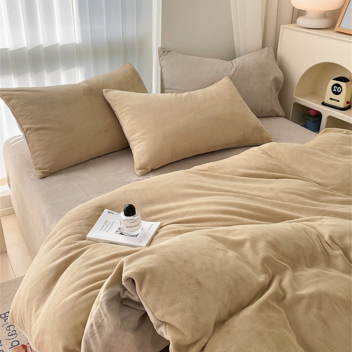 91家纺网 家纺一手货源 找家纺 古吉梦 2023新款牛奶绒纯色双拼（跑量款）四件套 杏仁+香草灰