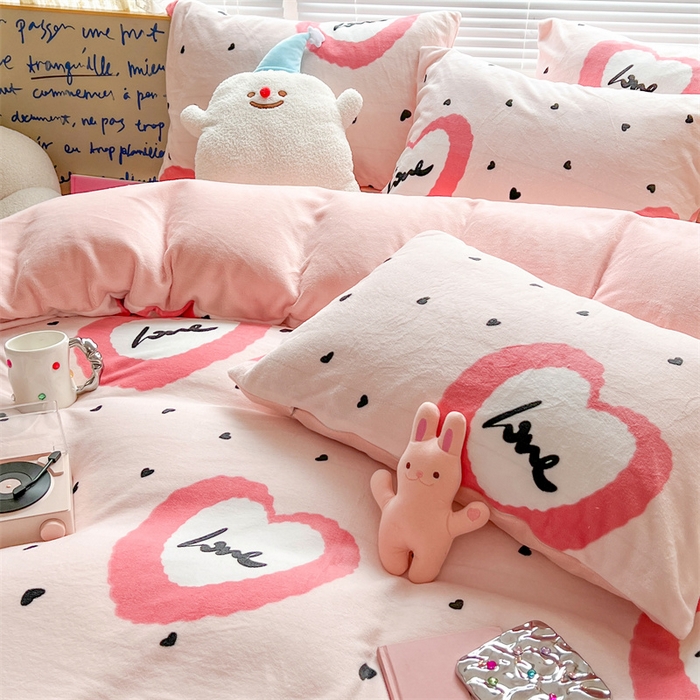 91家纺网 家纺一手货源 找家纺 顾里家纺 2023新款ins少女保暖牛奶绒四件套第二批 粉心气泡