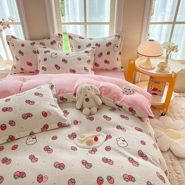 91家纺网 家纺一手货源 找家纺 妖妖家纺 2023新款牛奶绒四件套 草莓兔