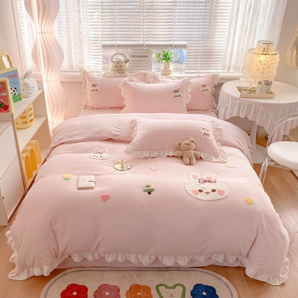 91家纺网 家纺一手货源 找家纺 （总）芯贝儿 2024款小清新牛奶绒毛巾绣四件套--汇总