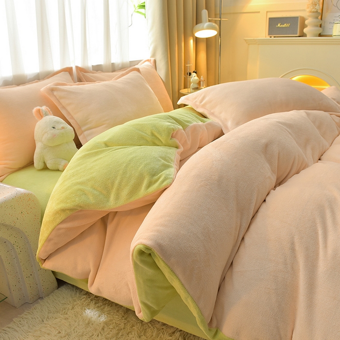 91家纺网 家纺一手货源 找家纺 简爱2025新款纯色双拼牛奶绒四件套被套（跑量款）直播 奶油橄榄绿
