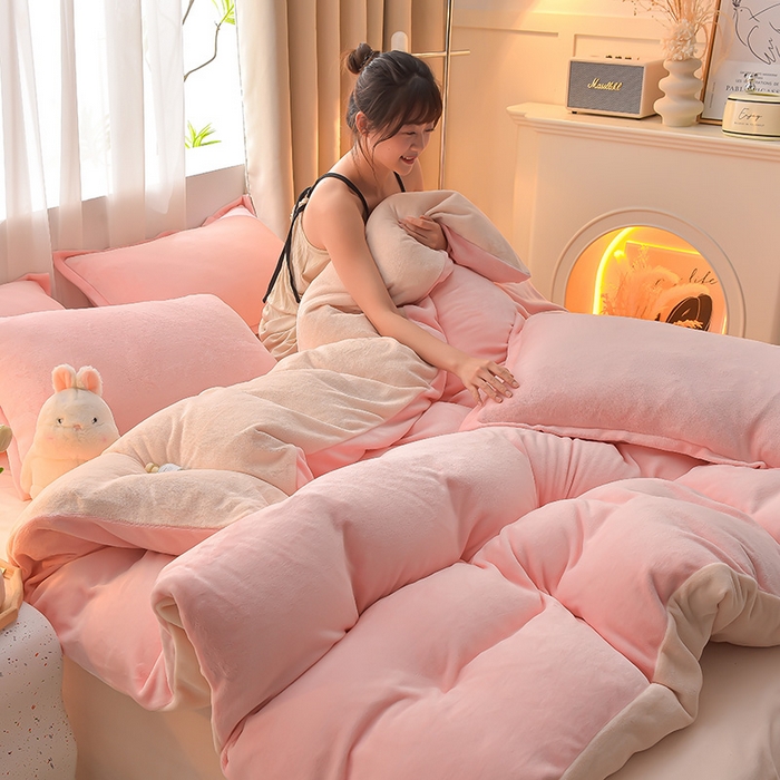 91家纺网 家纺一手货源 找家纺 简爱2025新款纯色双拼牛奶绒四件套被套（跑量款）直播 樱花粉奶油